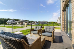 Green Acres Apartment, By cohost